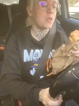 poussichienne online show from 11-27-25, 11:01