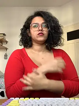 Snapshot of Curvydesifromgermany chatting on 03-20-25, 02:42 Curvydesifromgermany online show from 03-20-25, 02:42