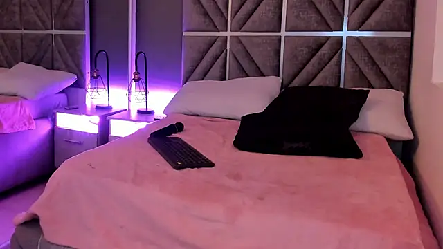 Snapshot of Laura_Dicardy chatting on 03-18-25, 07:42 Laura Dicardy online show from 03-18-25, 07:42