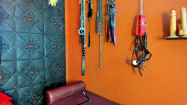 annavi  online show from 10-22-25, 07:02