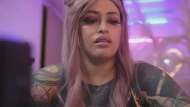 Snapshot of angelacianuro_ chatting on 11-20-25, 01:06 angelacianuro online show from 11-20-25, 01:06