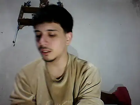 Snapshot of Elvergonn2105 chatting on 09-26-25, 04:38 Elvergonn2105 online show from 09-26-25, 04:38