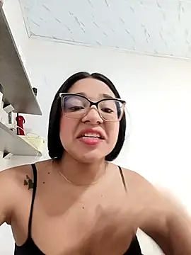 -VICKKY online show from 11-18-25, 02:10