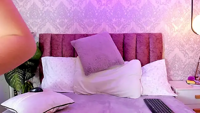 tiffany becker online show from 01-22-25, 03:40