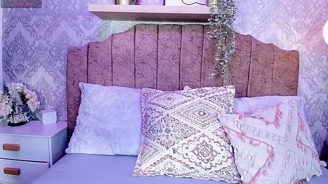 tiffany becker online show from 11-18-25, 11:47