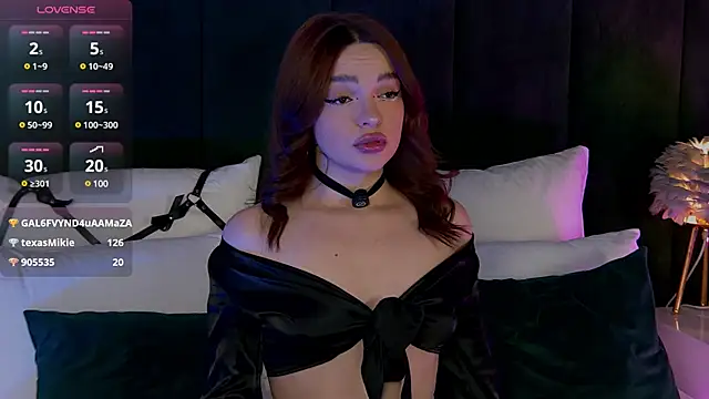 Snapshot of AnaWest chatting on 02-11-25, 11:21 AnaWest online show from 02-11-25, 11:21