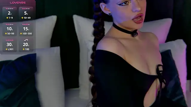 Snapshot of AnaWest chatting on 03-11-25, 06:43 AnaWest online show from 03-11-25, 06:43