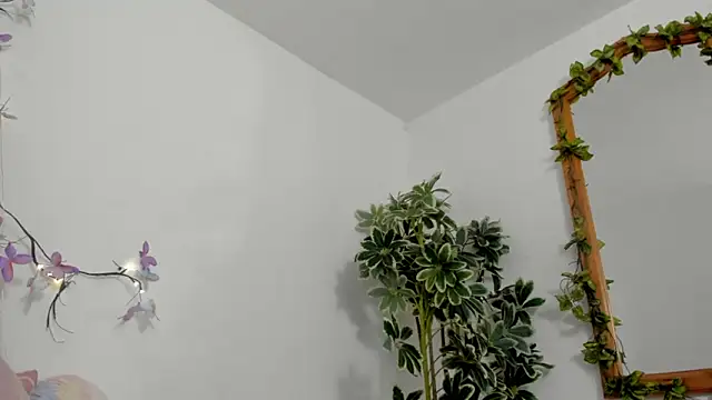 BonnieCute  online show from 10-12-25, 11:48