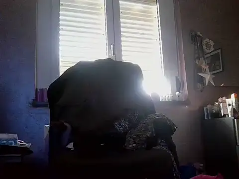 Snapshot of LadyVenere chatting on 10-12-25, 03:33 LadyVenere online show from 10-12-25, 03:33