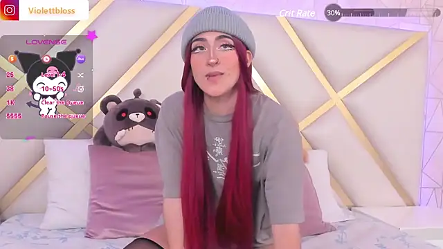 Snapshot of Violettbloss chatting on 02-13-25, 12:13 Violettbloss online show from 02-13-25, 12:13