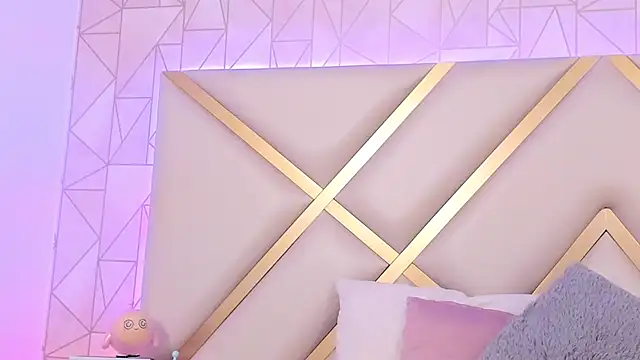 Snapshot of Violettbloss chatting on 02-21-25, 09:43 Violettbloss online show from 02-21-25, 09:43