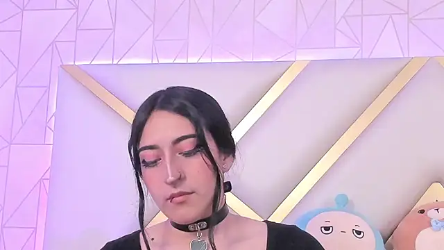 Snapshot of Violettbloss chatting on 02-25-25, 09:24 Violettbloss online show from 02-25-25, 09:24