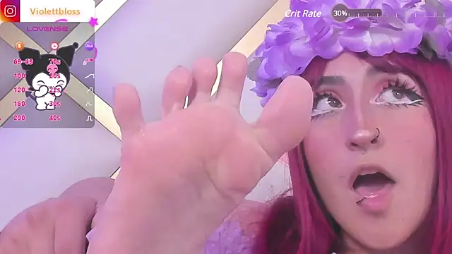 Snapshot of Violettbloss chatting on 03-12-25, 03:35 Violettbloss online show from 03-12-25, 03:35