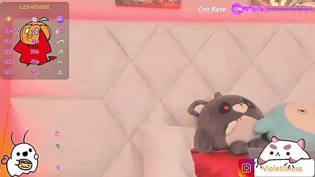 Snapshot of Violettbloss chatting on 10-31-25, 03:29 Violettbloss online show from 10-31-25, 03:29