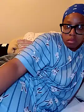 Snapshot of madamsensuale chatting on 12-31-24, 12:32 madamsensuale online show from 12-31-24, 12:32