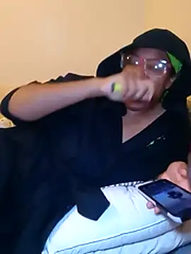 Snapshot of madamsensuale chatting on 12-31-24, 11:28 madamsensuale online show from 12-31-24, 11:28