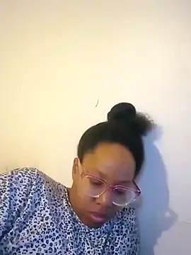 Snapshot of madamsensuale chatting on 01-19-25, 11:00 madamsensuale online show from 01-19-25, 11:00