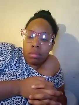 Snapshot of madamsensuale chatting on 01-20-25, 02:01 madamsensuale online show from 01-20-25, 02:01