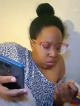 Snapshot of madamsensuale chatting on 01-20-25, 10:15 madamsensuale online show from 01-20-25, 10:15