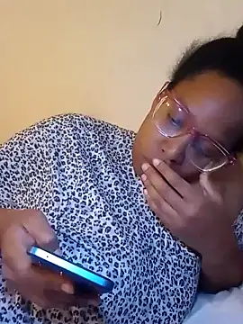 Snapshot of madamsensuale chatting on 01-21-25, 01:29 madamsensuale online show from 01-21-25, 01:29