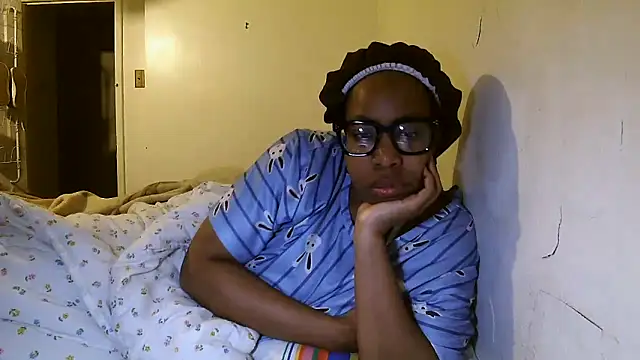 Snapshot of madamsensuale chatting on 03-10-25, 02:28 madamsensuale online show from 03-10-25, 02:28