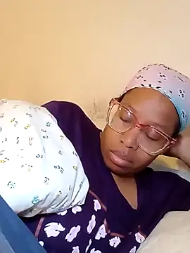 Snapshot of madamsensuale chatting on 03-19-25, 04:02 madamsensuale online show from 03-19-25, 04:02