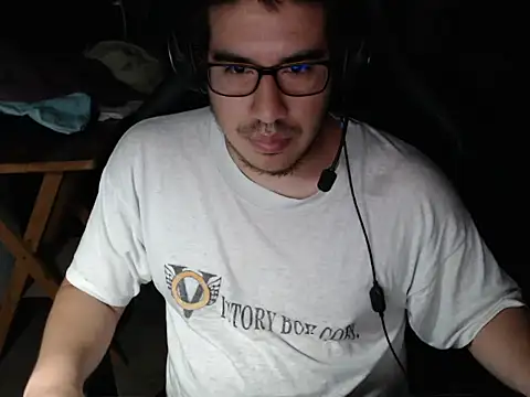 Snapshot of thealfawolf01 chatting on 01-05-25, 03:43 thealfawolf01 online show from 01-05-25, 03:43