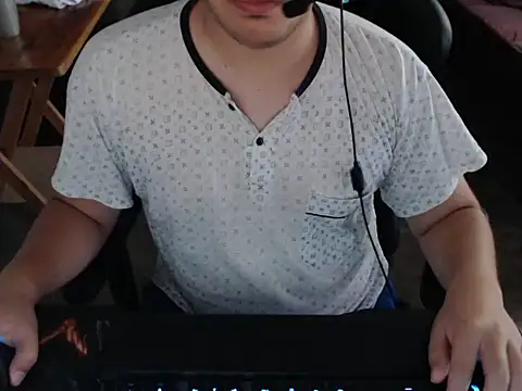 Snapshot of thealfawolf01 chatting on 01-26-25, 08:34 thealfawolf01 online show from 01-26-25, 08:34