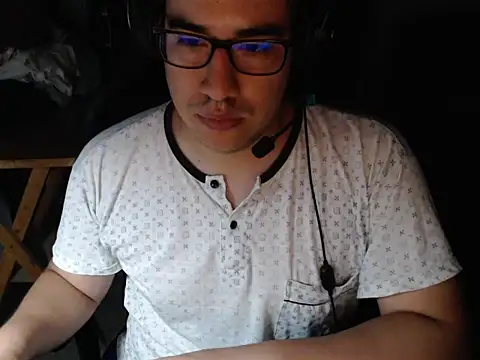 Snapshot of thealfawolf01 chatting on 03-19-25, 05:19 thealfawolf01 online show from 03-19-25, 05:19