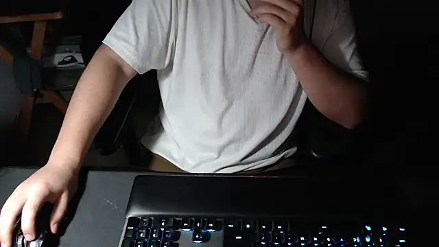 Snapshot of thealfawolf01 chatting on 10-13-25, 03:17 thealfawolf01 online show from 10-13-25, 03:17