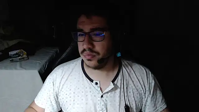 Snapshot of thealfawolf01 chatting on 10-14-25, 05:41 thealfawolf01 online show from 10-14-25, 05:41