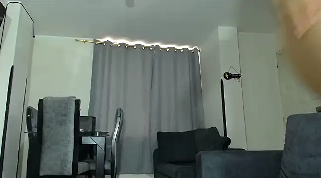 julianamorant online show from 03-18-25, 06:04