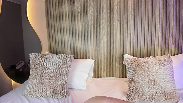 LiaTink online show from 02-19-26, 05:09