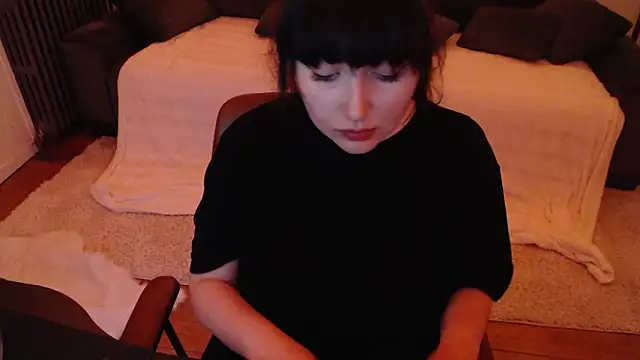 Lynylou online show from 12-09-24, 04:45