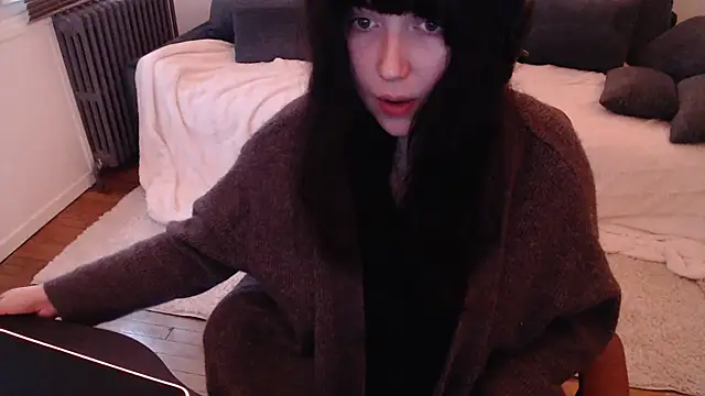 Lynylou online show from 12-25-24, 02:13