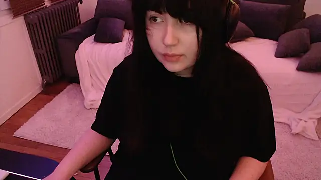 Lynylou online show from 12-26-24, 06:43