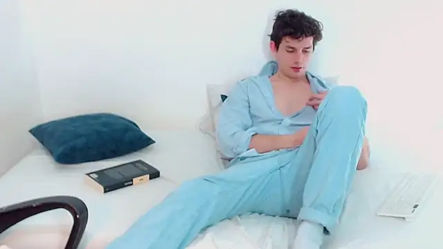 Elio555 online show from 12-15-24, 08:04