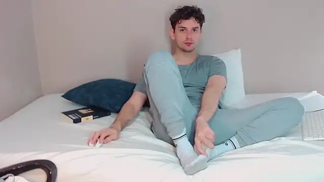 Elio555 online show from 12-21-24, 04:57