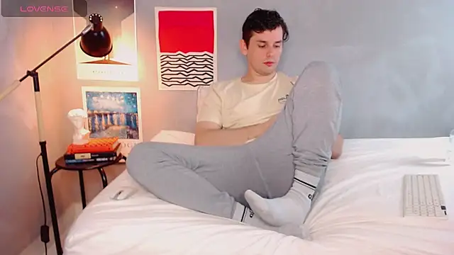 Elio555 online show from 10-30-25, 01:12