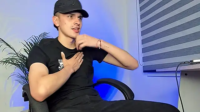 Snapshot of bastia_noooo chatting on 09-21-25, 04:14 bastia noooo online show from 09-21-25, 04:14