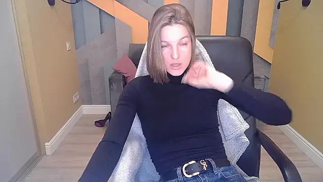 EmilyWalkeri online show from 12-08-24, 07:47