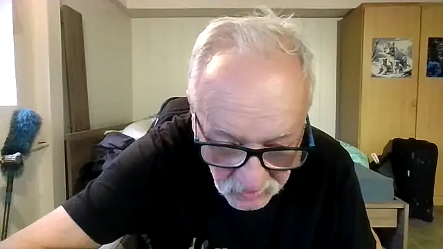 Snapshot of Sammy1660 chatting on 10-12-25, 03:55 Sammy1660 online show from 10-12-25, 03:55