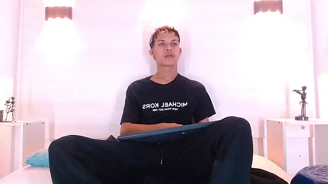 Levis Montes online show from 01-27-25, 02:13