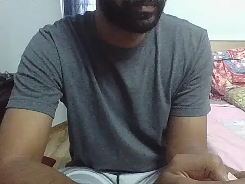 Snapshot of IndianEurope chatting on 10-26-25, 08:31 IndianEurope online show from 10-26-25, 08:31