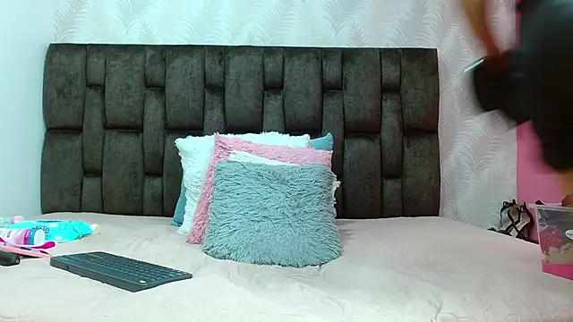 JuanitaDelMar online show from 02-05-25, 10:19