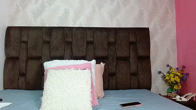 JuanitaDelMar online show from 10-19-25, 08:09