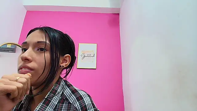 yourcuteneighbourr online show from 01-11-25, 09:36