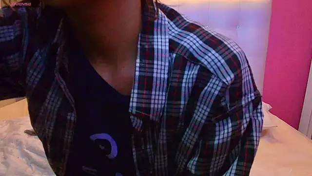 yourcuteneighbourr online show from 02-18-25, 03:10