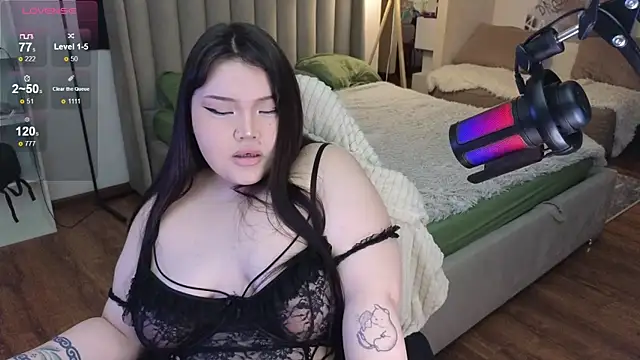 LeyaKan online show from 10-21-25, 11:55