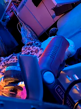 gurlnips online show from 09-13-25, 02:55